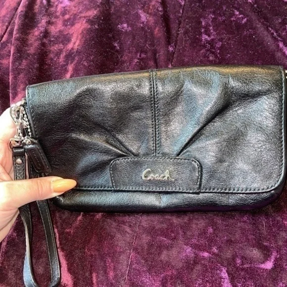 Coach Ashley Large Flap Wristlet Clutch Black like new! - Picture 5 of 8